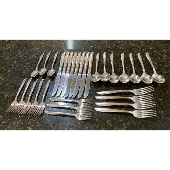 Lilac Time Pattern Silverplate 1881 Rogers/Oneida 30-Piece Set Antique Tea Party - Picture 4 of 15